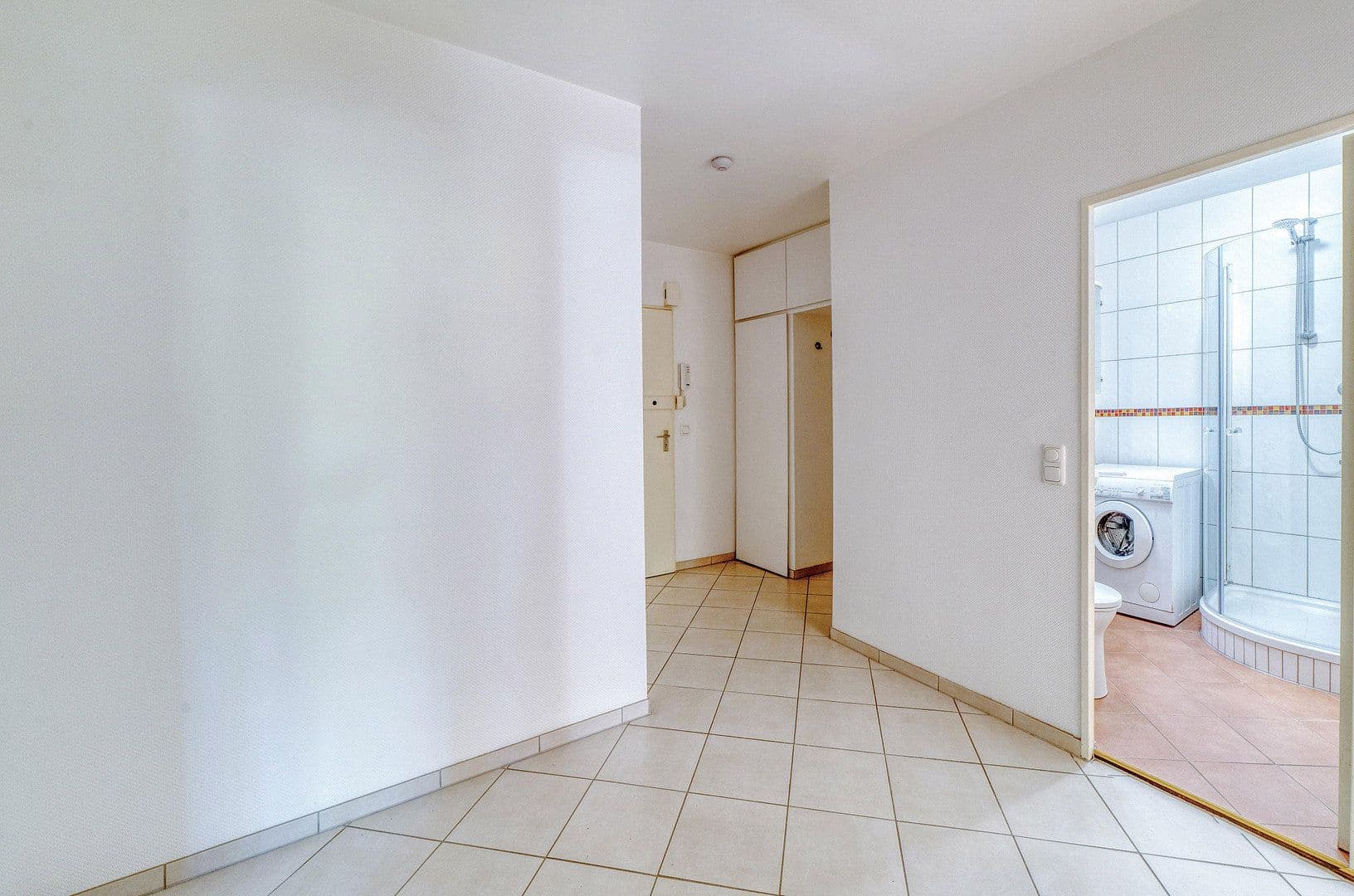 Prodej bytu 2+1 68 m², Angerburger Allee, Berlin, Berlín Prodej bytu 2+1 68 m², Angerburger Allee, Berlin, Berlín