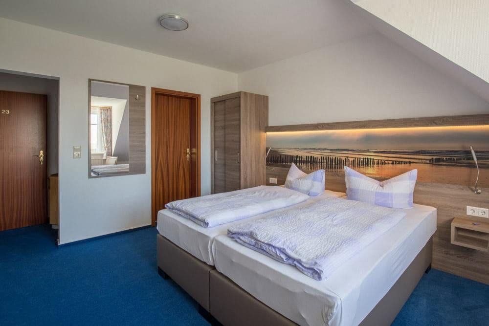 Prodej domu 140 m², pozemek 8.907 m², Hooger Fähre 6, Pellworm, Šlesvicko-Holštýnsko Prodej domu 140 m², pozemek 8.907 m², Hooger Fähre 6, Pellworm, Šlesvicko-Holštýnsko