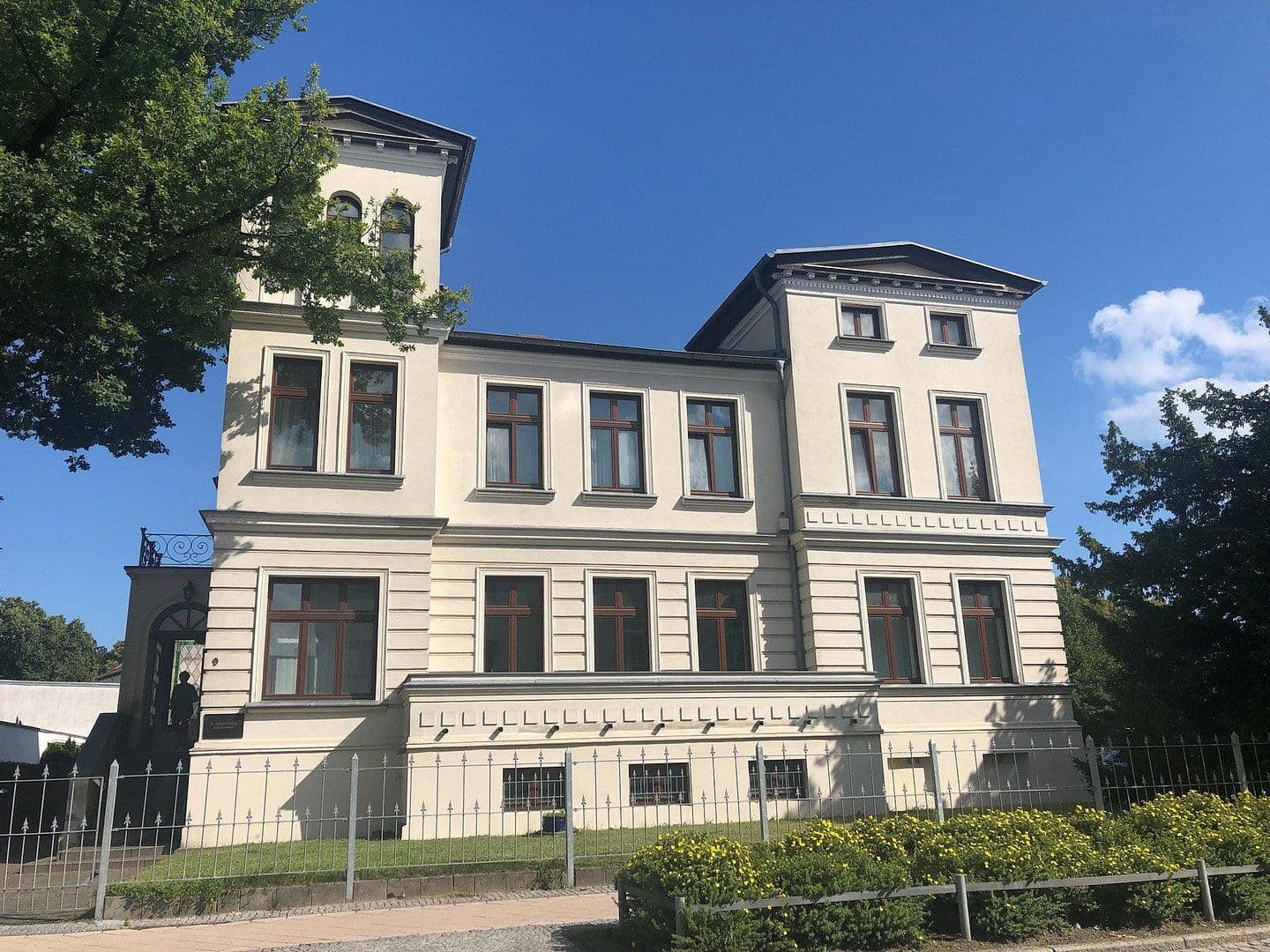 Pronájem bytu 5+1 157 m², Güstrower Str. 9, Waren (Müritz), Mecklenburg-Vorpommern Pronájem bytu 5+1 157 m², Güstrower Str. 9, Waren (Müritz), Mecklenburg-Vorpommern