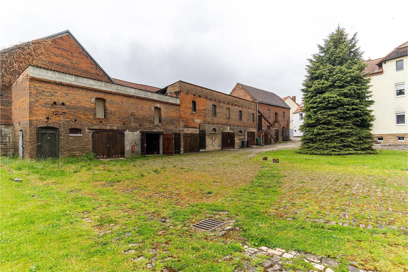 Prodej domu 282 m², pozemek 7.848 m², Hohenmölsen, Sasko-Anhaltsko Prodej domu 282 m², pozemek 7.848 m², Hohenmölsen, Sasko-Anhaltsko