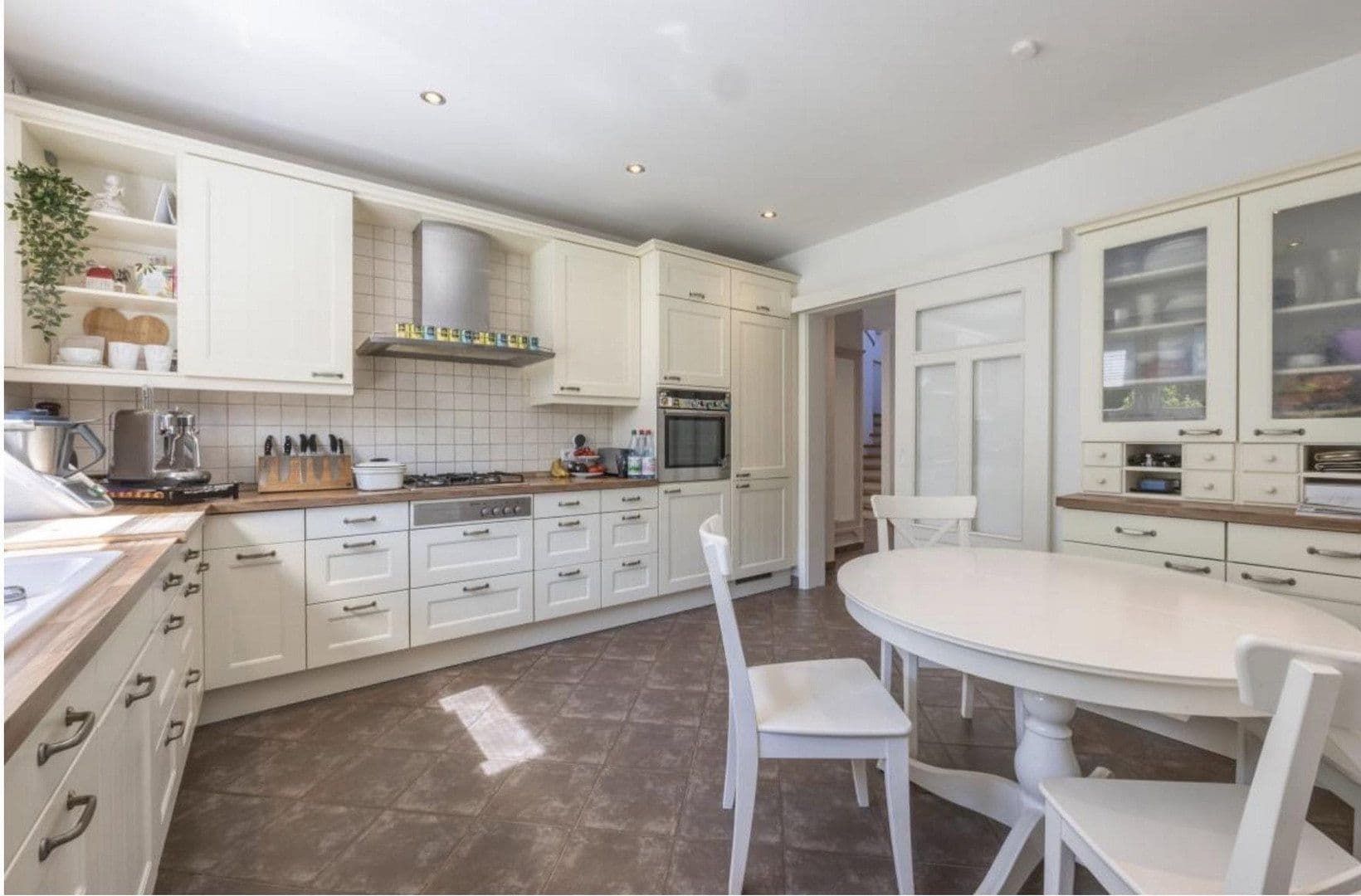 Prodej domu 270 m², pozemek 734 m², Philipp-Schnell-Strasse 31-33, Frankfurt, Hessen Prodej domu 270 m², pozemek 734 m², Philipp-Schnell-Strasse 31-33, Frankfurt, Hessen