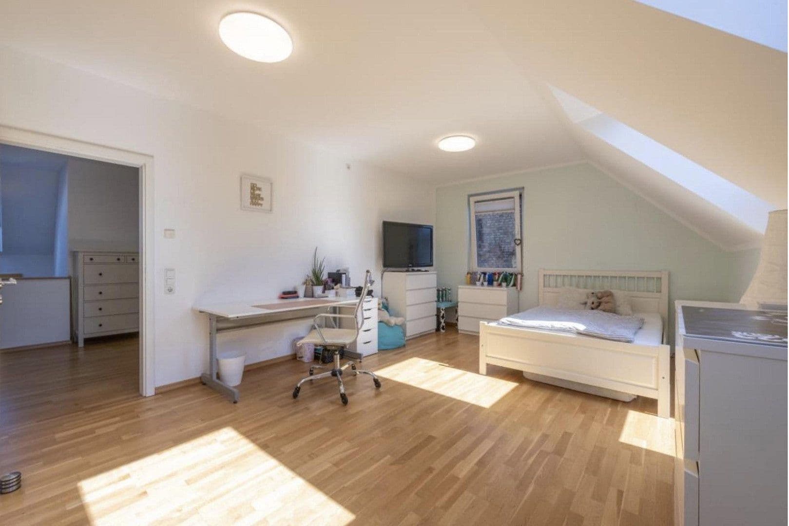 Prodej domu 270 m², pozemek 734 m², Philipp-Schnell-Strasse 31-33, Frankfurt, Hessen Prodej domu 270 m², pozemek 734 m², Philipp-Schnell-Strasse 31-33, Frankfurt, Hessen