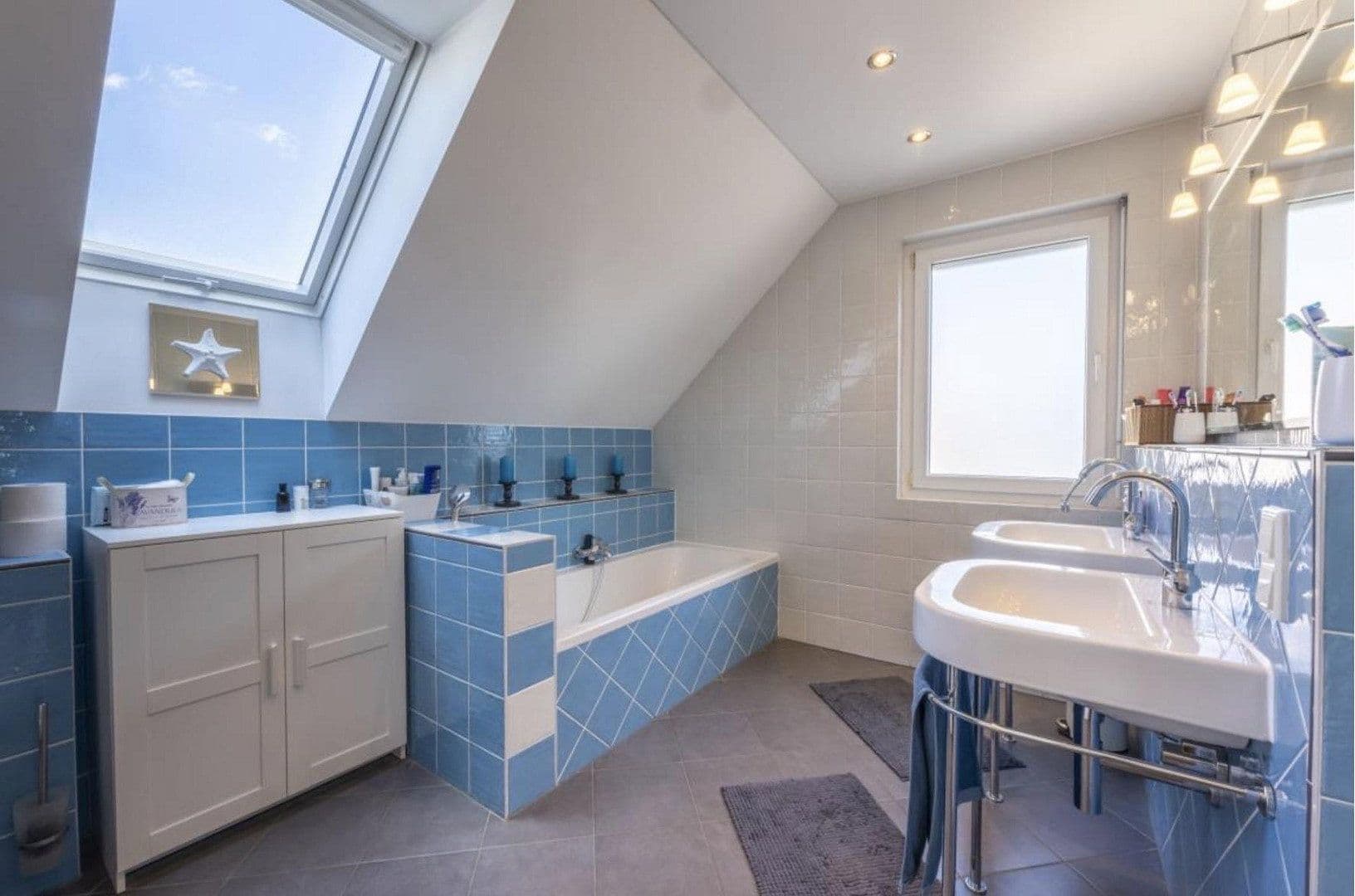 Prodej domu 270 m², pozemek 734 m², Philipp-Schnell-Strasse 31-33, Frankfurt, Hessen Prodej domu 270 m², pozemek 734 m², Philipp-Schnell-Strasse 31-33, Frankfurt, Hessen