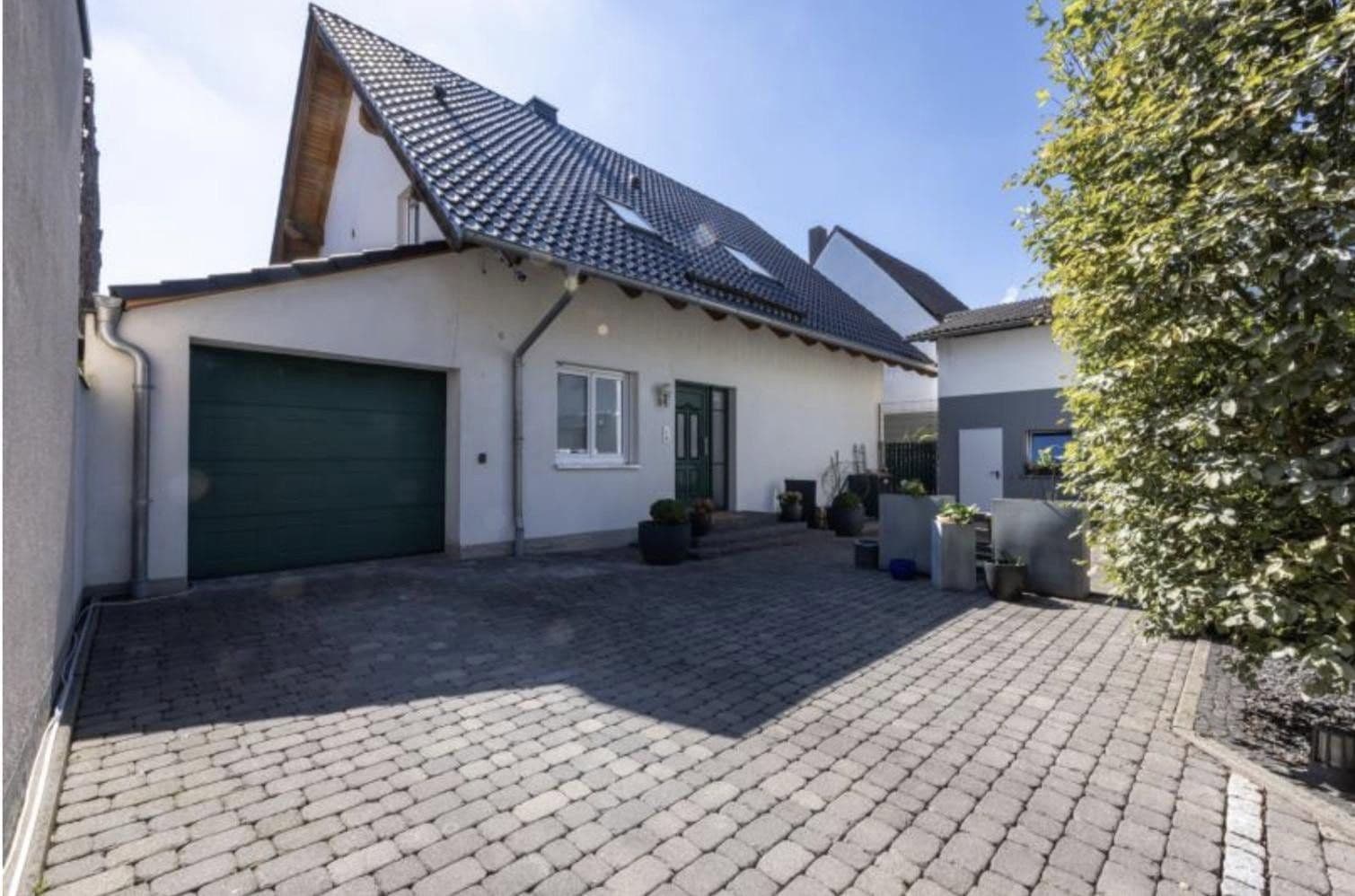 Prodej domu 270 m², pozemek 734 m², Philipp-Schnell-Strasse 31-33, Frankfurt, Hessen Prodej domu 270 m², pozemek 734 m², Philipp-Schnell-Strasse 31-33, Frankfurt, Hessen