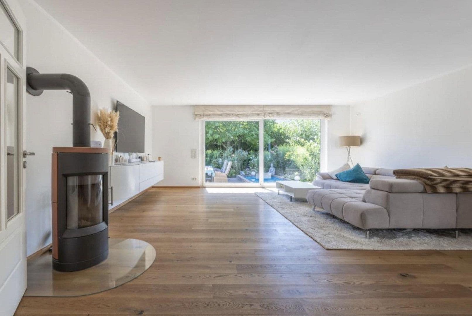 Prodej domu 270 m², pozemek 734 m², Philipp-Schnell-Strasse 31-33, Frankfurt, Hessen Prodej domu 270 m², pozemek 734 m², Philipp-Schnell-Strasse 31-33, Frankfurt, Hessen