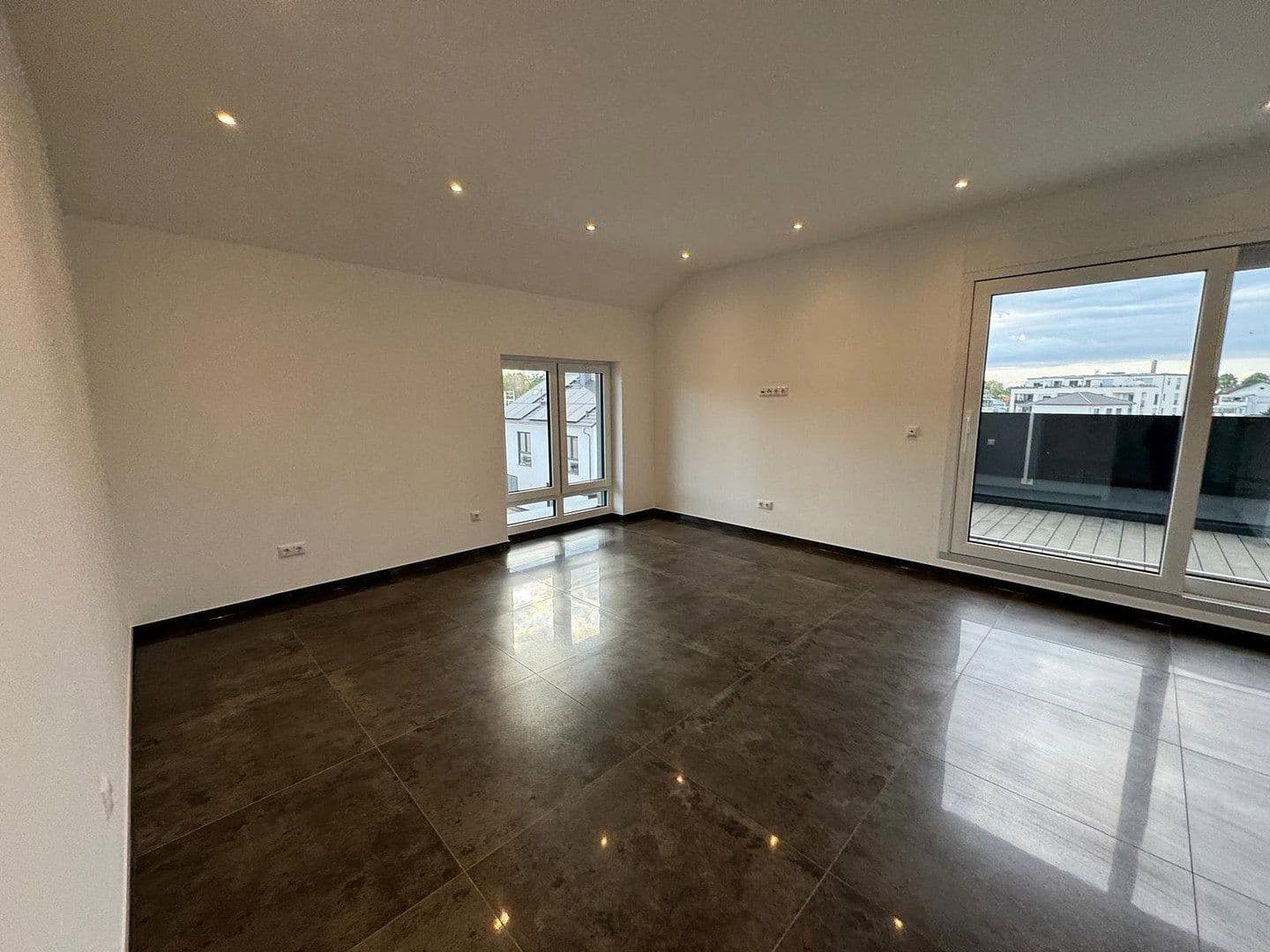 Pronájem domu 235 m², pozemek 50 m², Rodenbach, Hessen Pronájem domu 235 m², pozemek 50 m², Rodenbach, Hessen