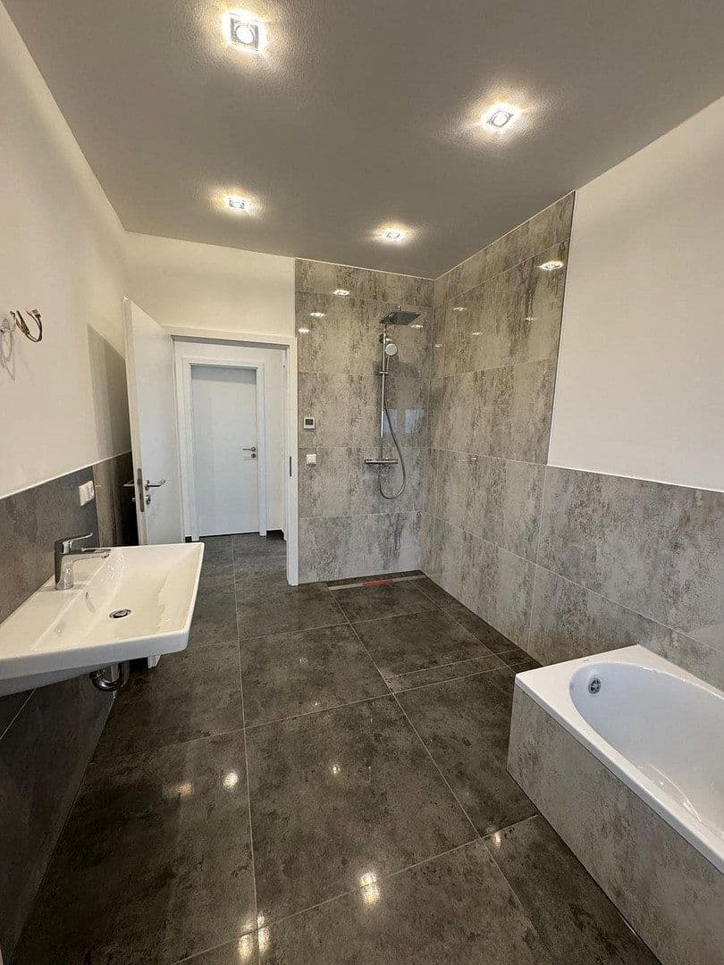 Pronájem domu 235 m², pozemek 50 m², Rodenbach, Hessen Pronájem domu 235 m², pozemek 50 m², Rodenbach, Hessen