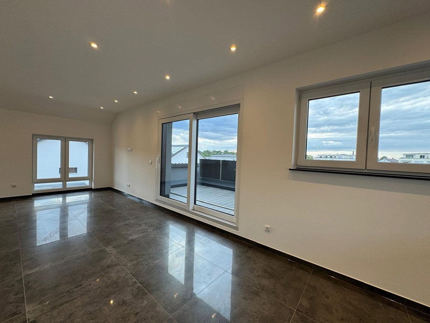 Pronájem domu 235 m², pozemek 50 m², Rodenbach, Hessen Pronájem domu 235 m², pozemek 50 m², Rodenbach, Hessen