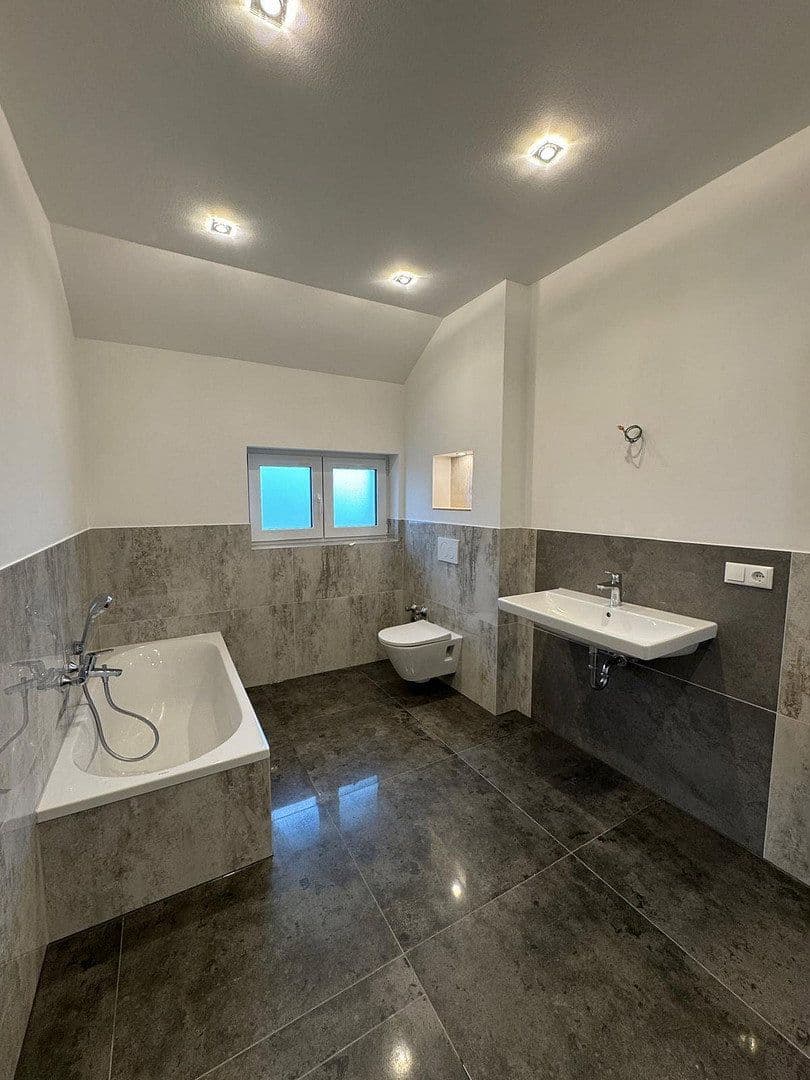 Pronájem domu 235 m², pozemek 50 m², Rodenbach, Hessen Pronájem domu 235 m², pozemek 50 m², Rodenbach, Hessen