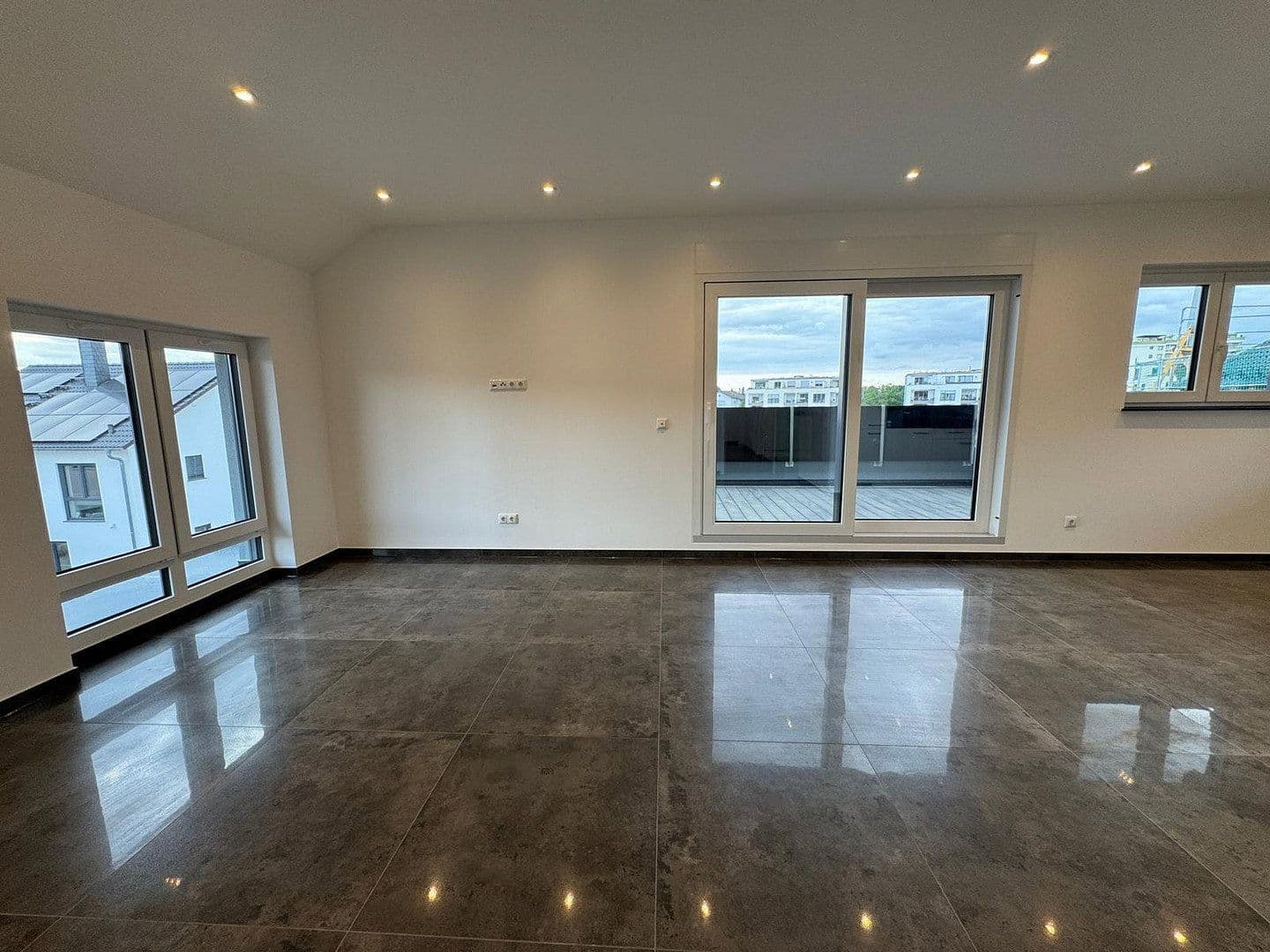 Pronájem domu 235 m², pozemek 50 m², Rodenbach, Hessen Pronájem domu 235 m², pozemek 50 m², Rodenbach, Hessen