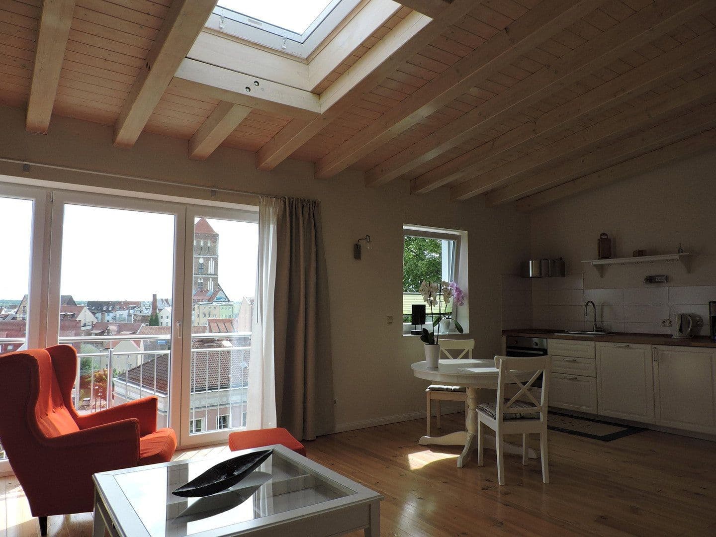 Pronájem bytu 1+1 47 m², Rostock, Mecklenburg-Vorpommern Pronájem bytu 1+1 47 m², Rostock, Mecklenburg-Vorpommern