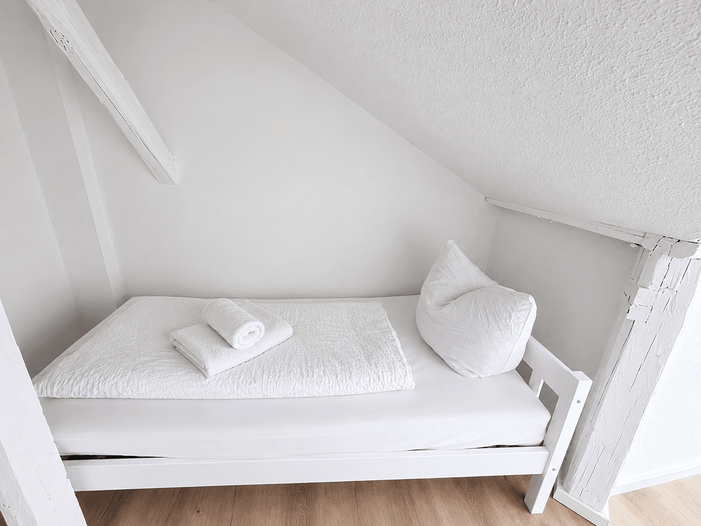 Pronájem bytu 2+1 59 m², Max-Pechstein-Str. 2, Cvikov, Sasko Pronájem bytu 2+1 59 m², Max-Pechstein-Str. 2, Cvikov, Sasko
