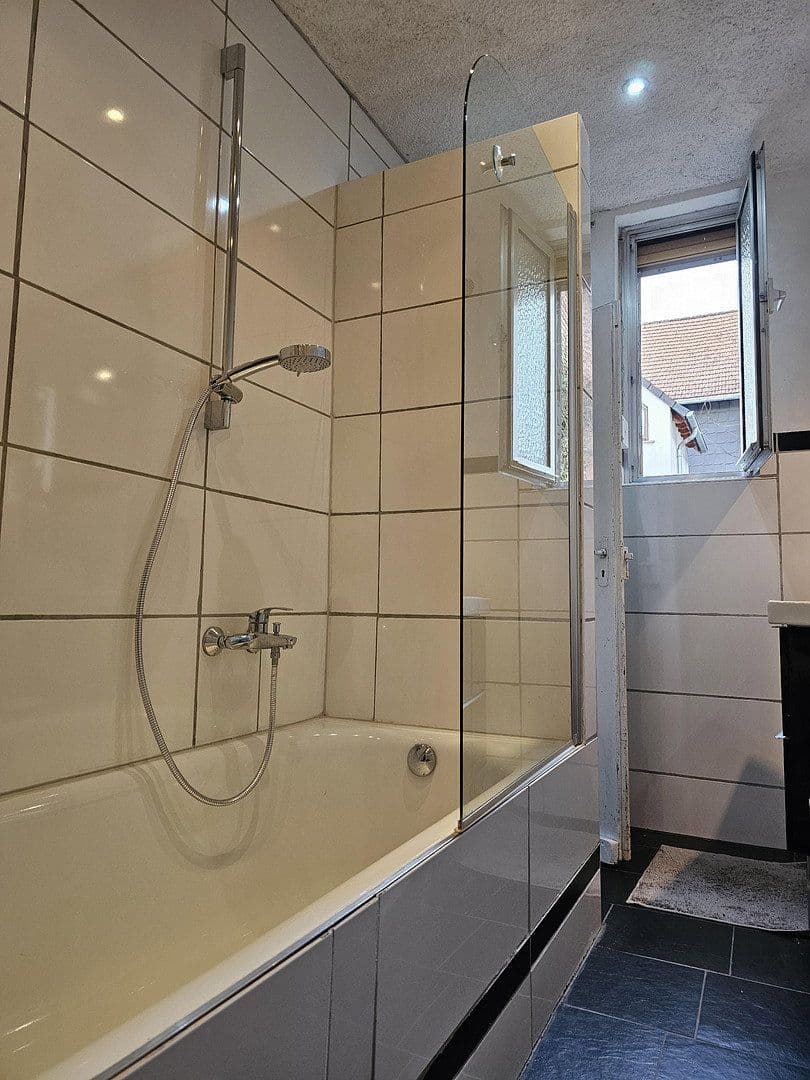 Prodej domu 130 m², pozemek 298 m², Brechen, Hessen Prodej domu 130 m², pozemek 298 m², Brechen, Hessen