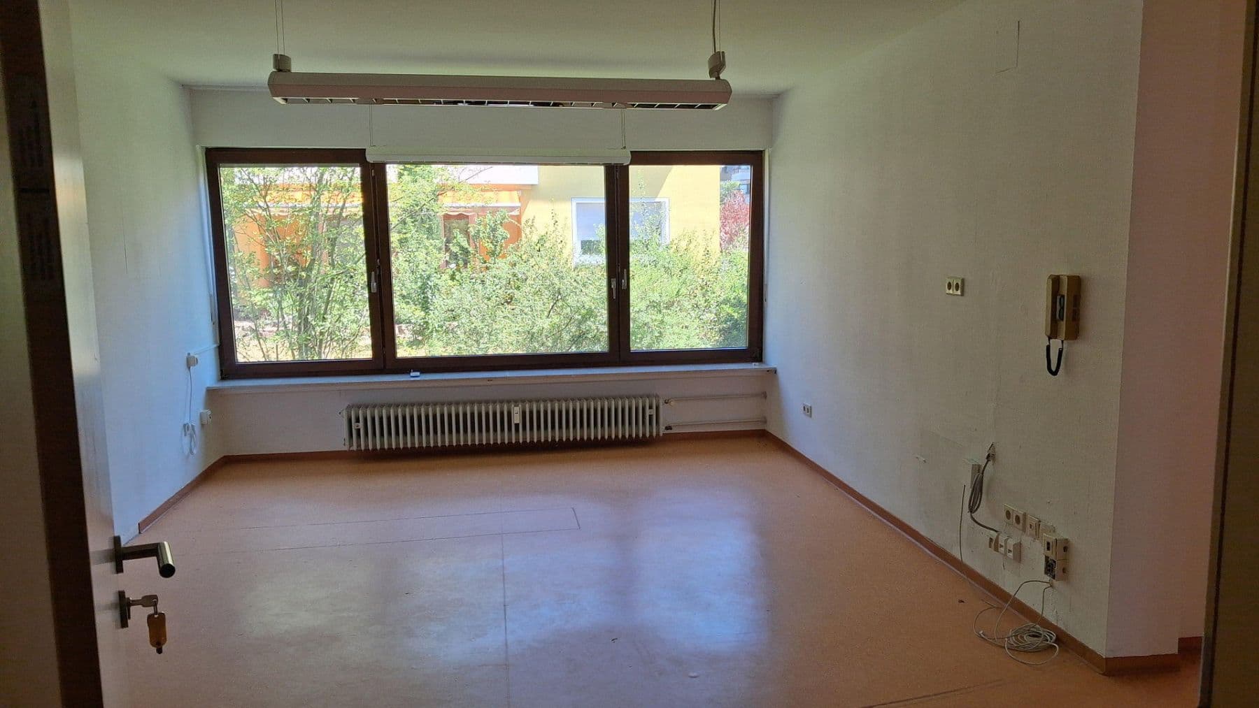 Prodej domu 195 m², pozemek 677 m², Nordlandstraße 5, Bad Neustadt an der Saale, Bavorsko Prodej domu 195 m², pozemek 677 m², Nordlandstraße 5, Bad Neustadt an der Saale, Bavorsko