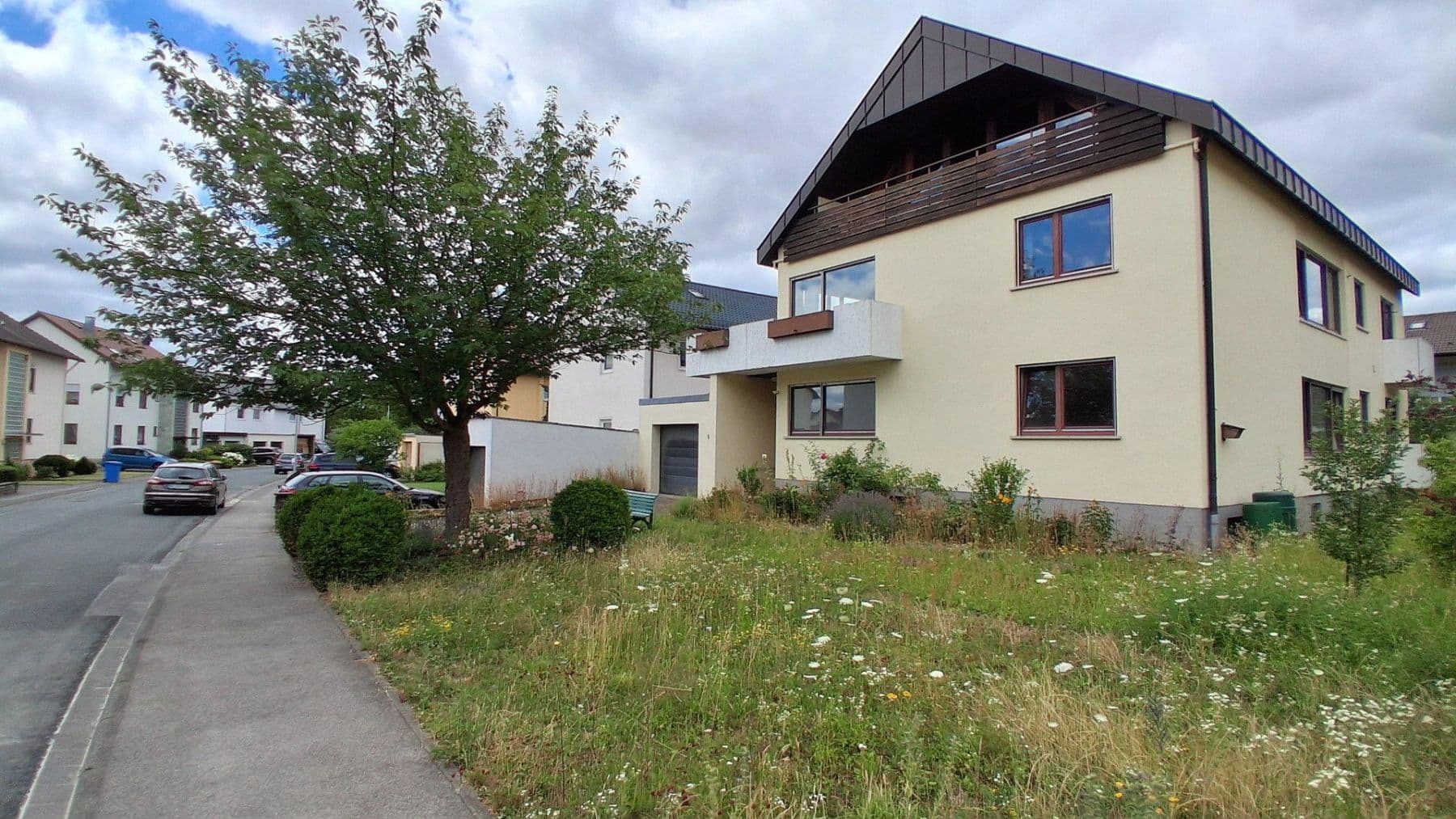 Prodej domu 195 m², pozemek 677 m², Nordlandstraße 5, Bad Neustadt an der Saale, Bavorsko Prodej domu 195 m², pozemek 677 m², Nordlandstraße 5, Bad Neustadt an der Saale, Bavorsko