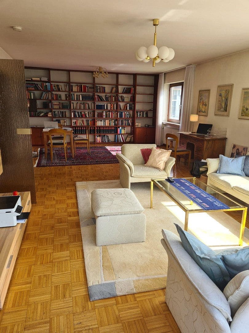 Prodej domu 195 m², pozemek 677 m², Nordlandstraße 5, Bad Neustadt an der Saale, Bavorsko Prodej domu 195 m², pozemek 677 m², Nordlandstraße 5, Bad Neustadt an der Saale, Bavorsko