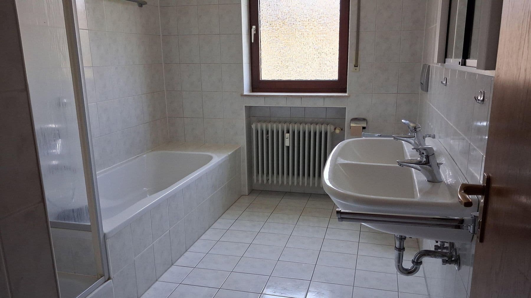 Prodej domu 195 m², pozemek 677 m², Nordlandstraße 5, Bad Neustadt an der Saale, Bavorsko Prodej domu 195 m², pozemek 677 m², Nordlandstraße 5, Bad Neustadt an der Saale, Bavorsko