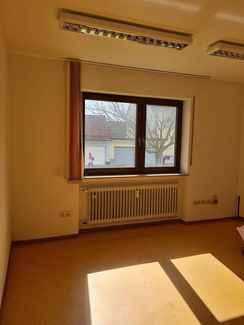 Prodej domu 195 m², pozemek 677 m², Nordlandstraße 5, Bad Neustadt an der Saale, Bavorsko Prodej domu 195 m², pozemek 677 m², Nordlandstraße 5, Bad Neustadt an der Saale, Bavorsko
