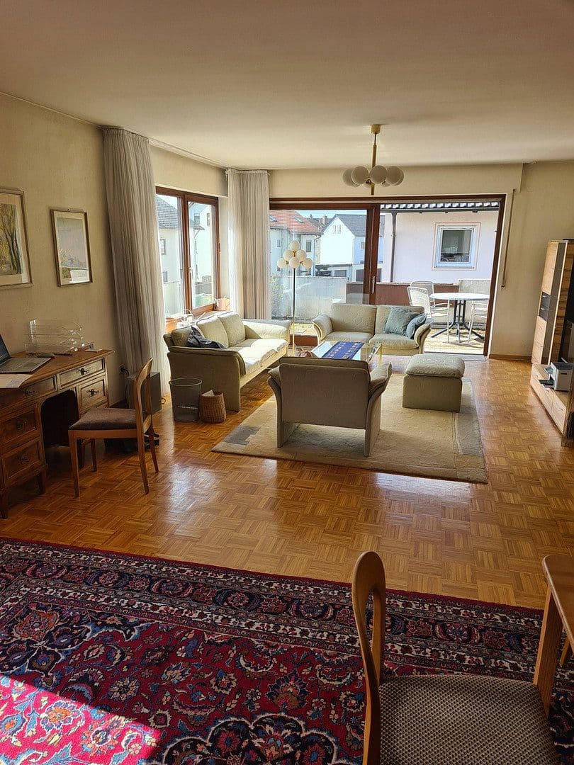 Prodej domu 195 m², pozemek 677 m², Nordlandstraße 5, Bad Neustadt an der Saale, Bavorsko Prodej domu 195 m², pozemek 677 m², Nordlandstraße 5, Bad Neustadt an der Saale, Bavorsko