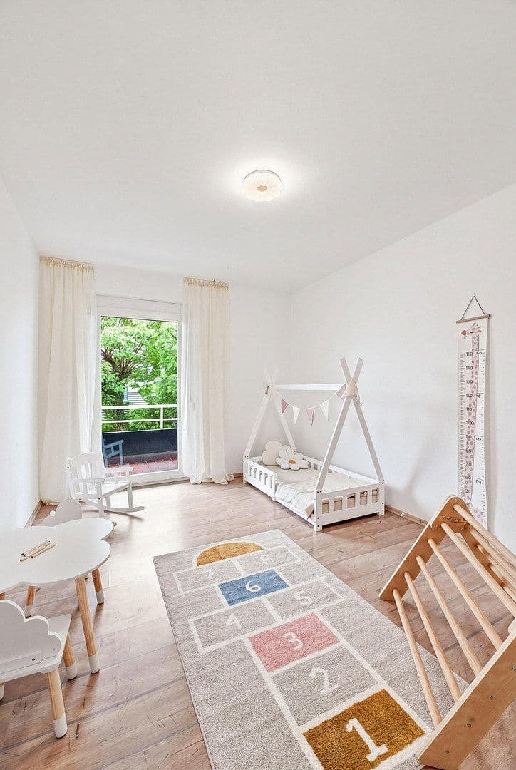 Prodej domu 109 m², pozemek 364 m², Spitzwiesenweg 8, Eningen unter Achalm, Bádensko-Württembersko Prodej domu 109 m², pozemek 364 m², Spitzwiesenweg 8, Eningen unter Achalm, Bádensko-Württembersko