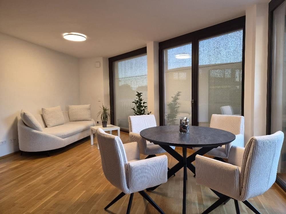 Pronájem bytu 3+1 93 m², Dresden, Sasko Pronájem bytu 3+1 93 m², Dresden, Sasko