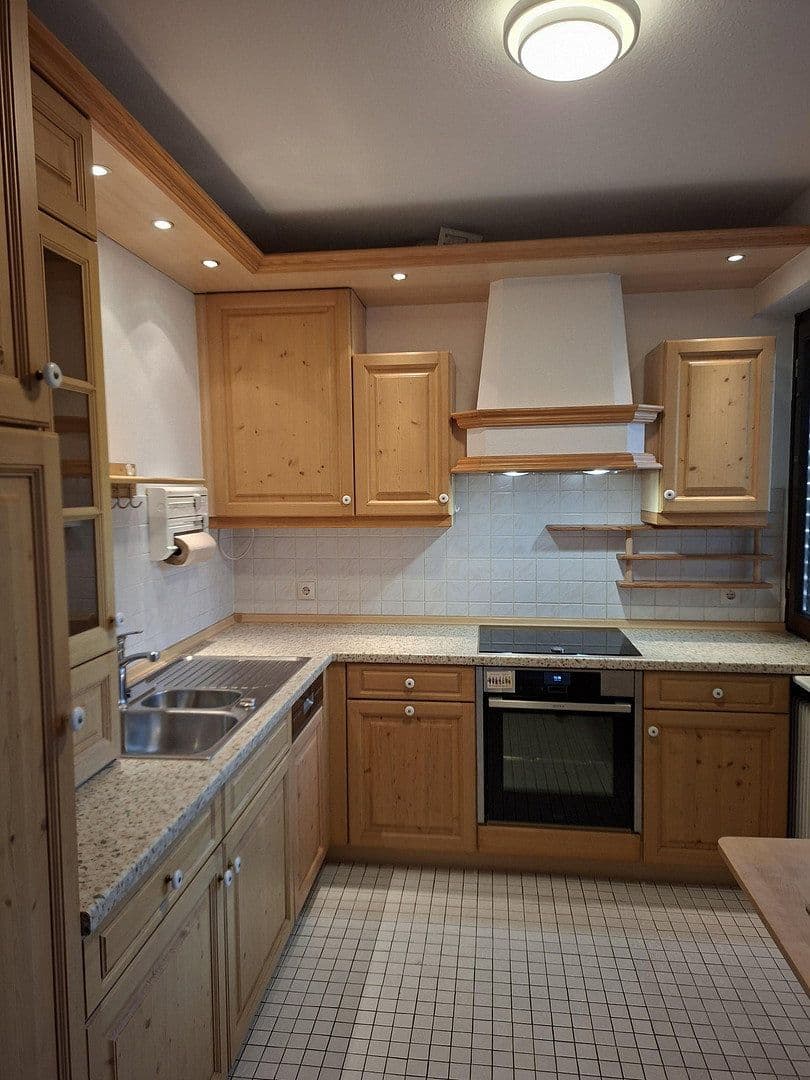 Pronájem bytu 3+1 97 m², Würzburg, Bavorsko Pronájem bytu 3+1 97 m², Würzburg, Bavorsko