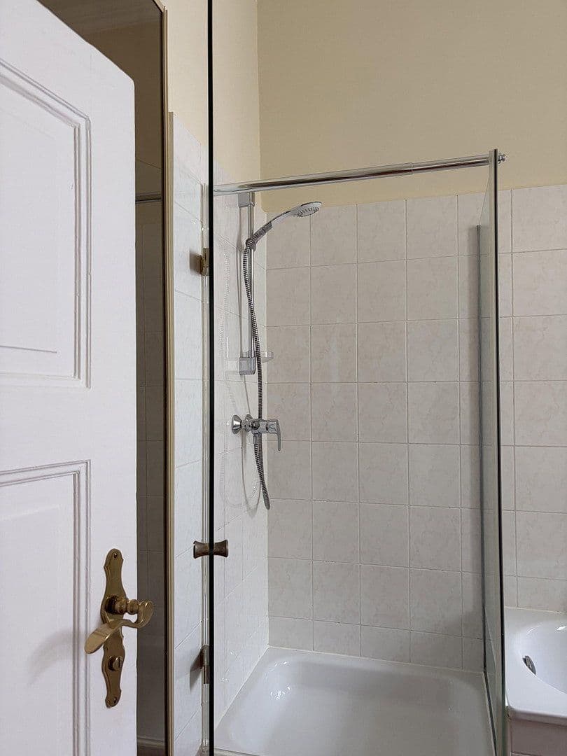Pronájem bytu 3+1 80 m², Hektor Straße 21, Charlottenburg, Berlín Pronájem bytu 3+1 80 m², Hektor Straße 21, Charlottenburg, Berlín