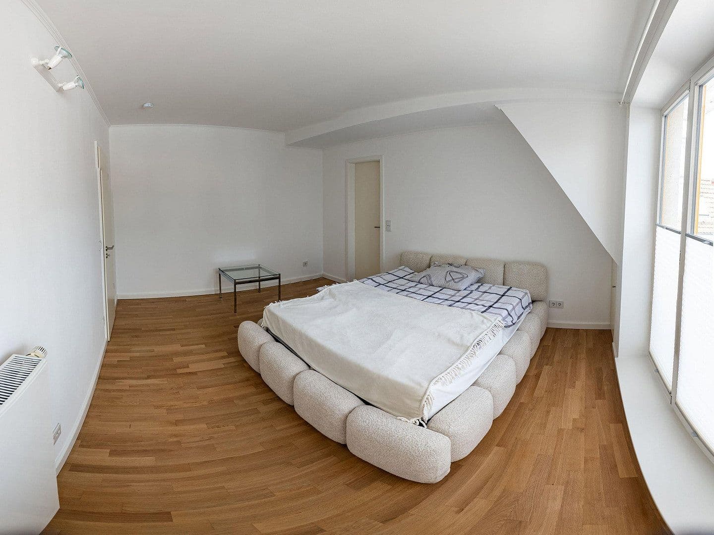 Prodej bytu 3+1 107 m², Berlin, Berlín Prodej bytu 3+1 107 m², Berlin, Berlín