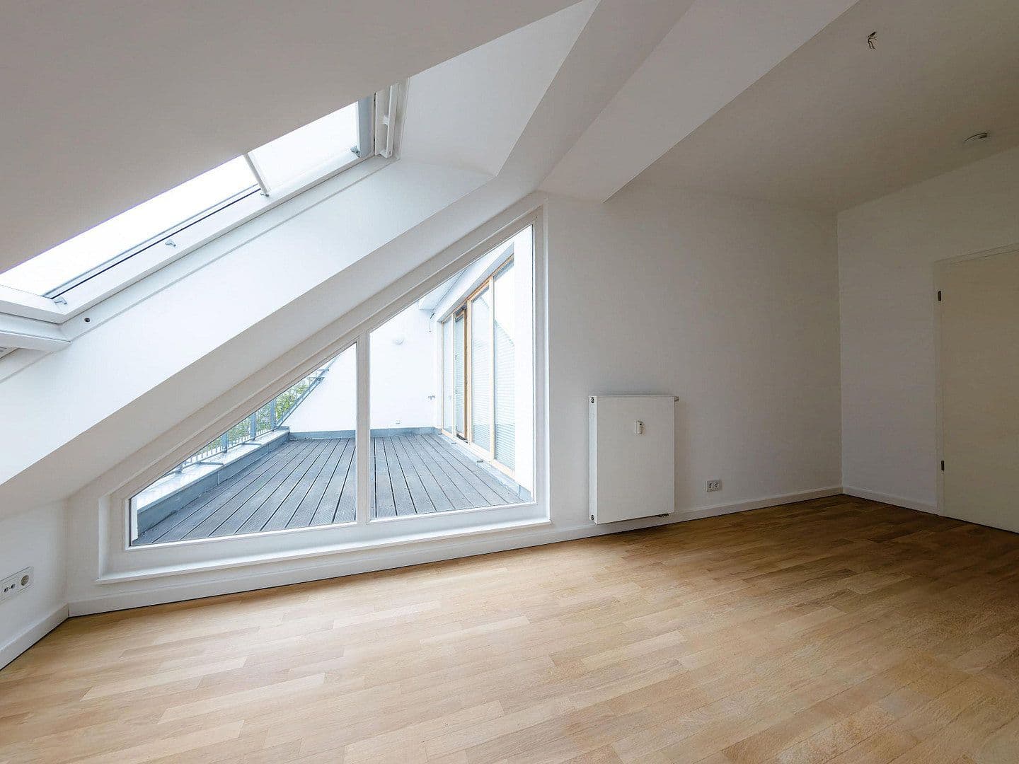 Prodej bytu 3+1 107 m², Berlin, Berlín Prodej bytu 3+1 107 m², Berlin, Berlín