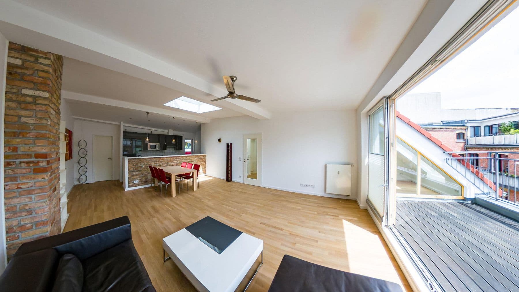 Prodej bytu 3+1 107 m², Berlin, Berlín Prodej bytu 3+1 107 m², Berlin, Berlín