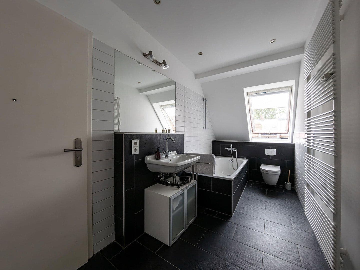 Prodej bytu 3+1 107 m², Berlin, Berlín Prodej bytu 3+1 107 m², Berlin, Berlín