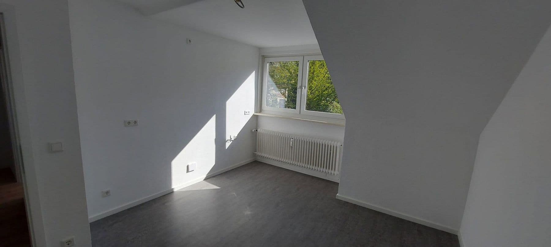 Pronájem bytu 2+1 62 m², Hasencleverstr. 18, Solingen, Severní Porýní-Vestfálsko Pronájem bytu 2+1 62 m², Hasencleverstr. 18, Solingen, Severní Porýní-Vestfálsko