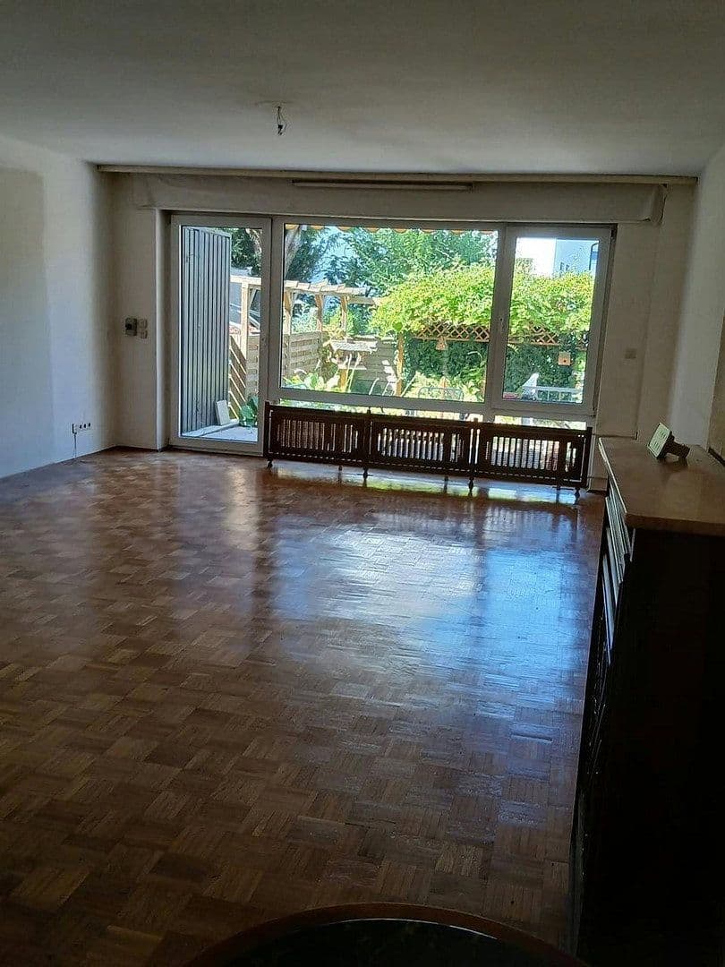 Prodej domu 157 m², pozemek 154 m², Frankfurt am Main, Hessen Prodej domu 157 m², pozemek 154 m², Frankfurt am Main, Hessen