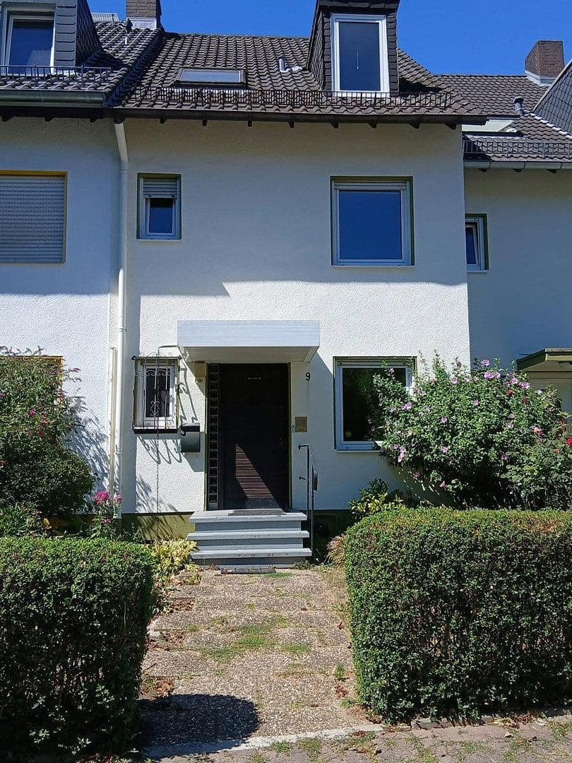 Prodej domu 157 m², pozemek 154 m², Frankfurt am Main, Hessen Prodej domu 157 m², pozemek 154 m², Frankfurt am Main, Hessen
