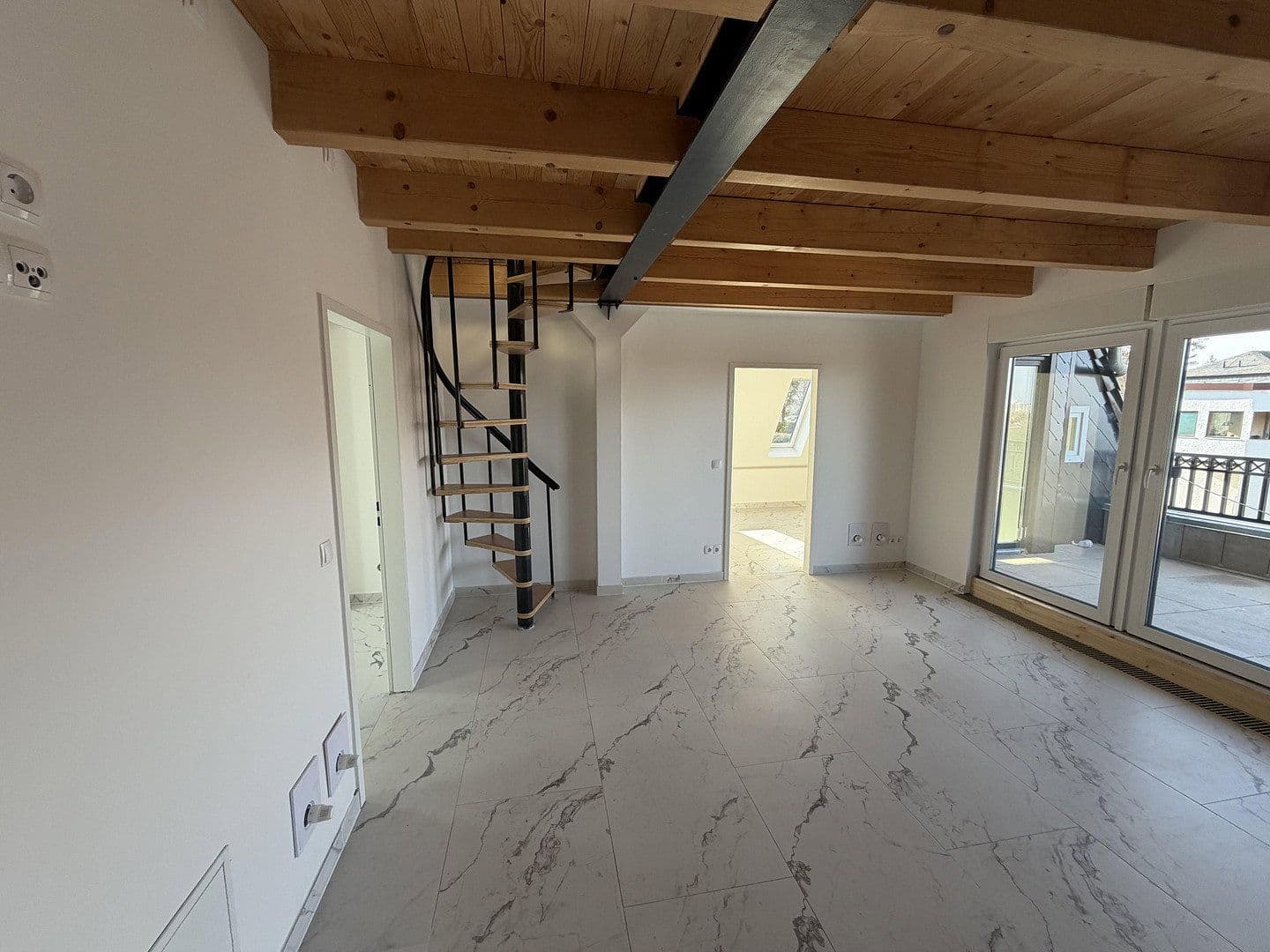 Pronájem bytu 4+1 111 m², Küfersteig 2, Berlin, Berlín Pronájem bytu 4+1 111 m², Küfersteig 2, Berlin, Berlín
