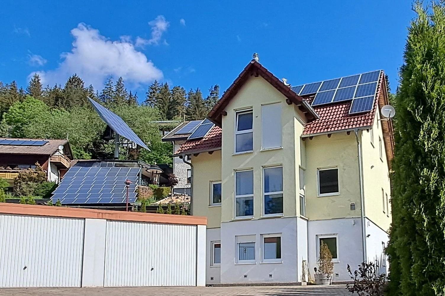 Prodej domu 185 m², pozemek 508 m², Talblick 2, Vöhrenbach, Bádensko-Württembersko Prodej domu 185 m², pozemek 508 m², Talblick 2, Vöhrenbach, Bádensko-Württembersko