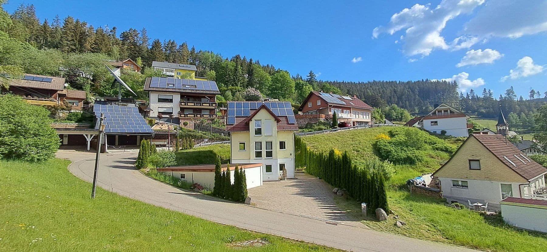 Prodej domu 185 m², pozemek 508 m², Talblick 2, Vöhrenbach, Bádensko-Württembersko Prodej domu 185 m², pozemek 508 m², Talblick 2, Vöhrenbach, Bádensko-Württembersko