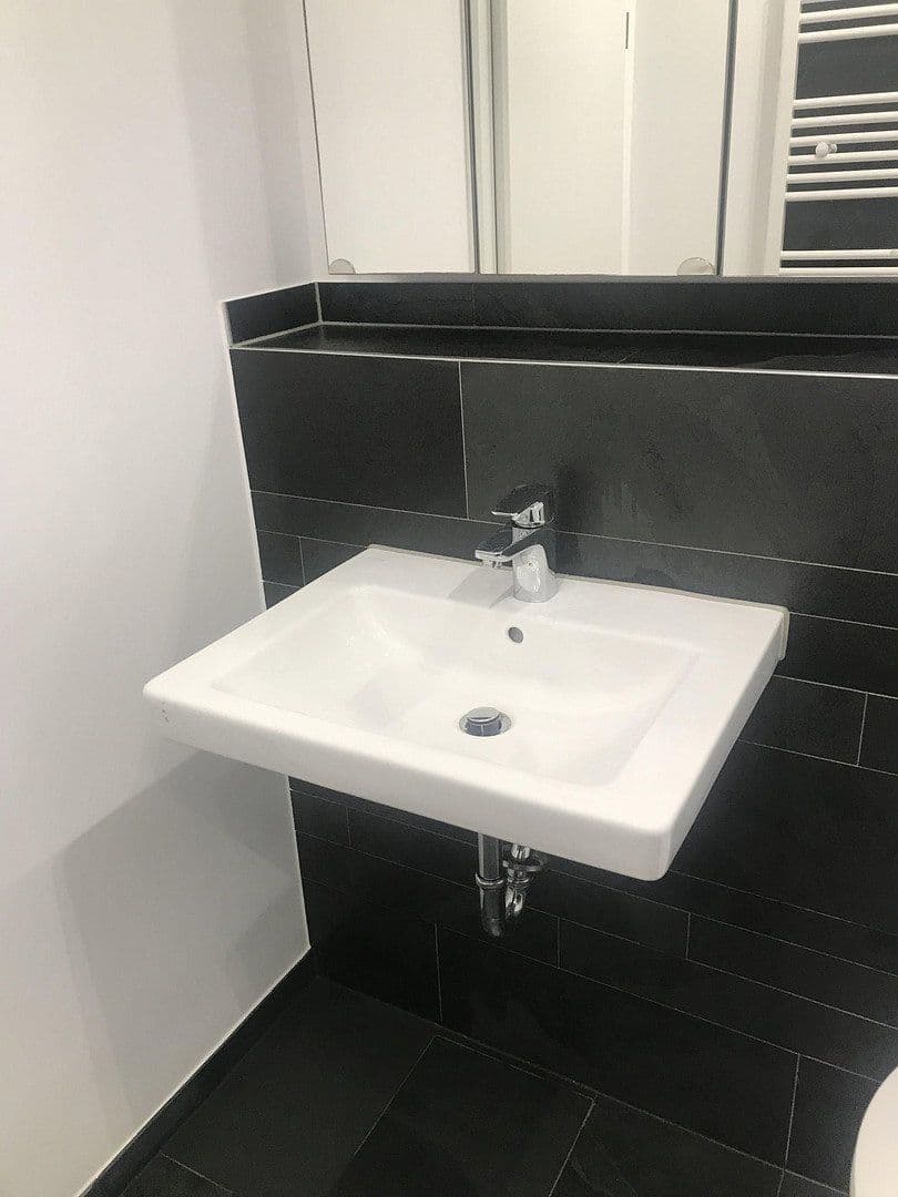 Pronájem bytu 3+1 66 m², Düsseldorf, Severní Porýní-Vestfálsko Pronájem bytu 3+1 66 m², Düsseldorf, Severní Porýní-Vestfálsko