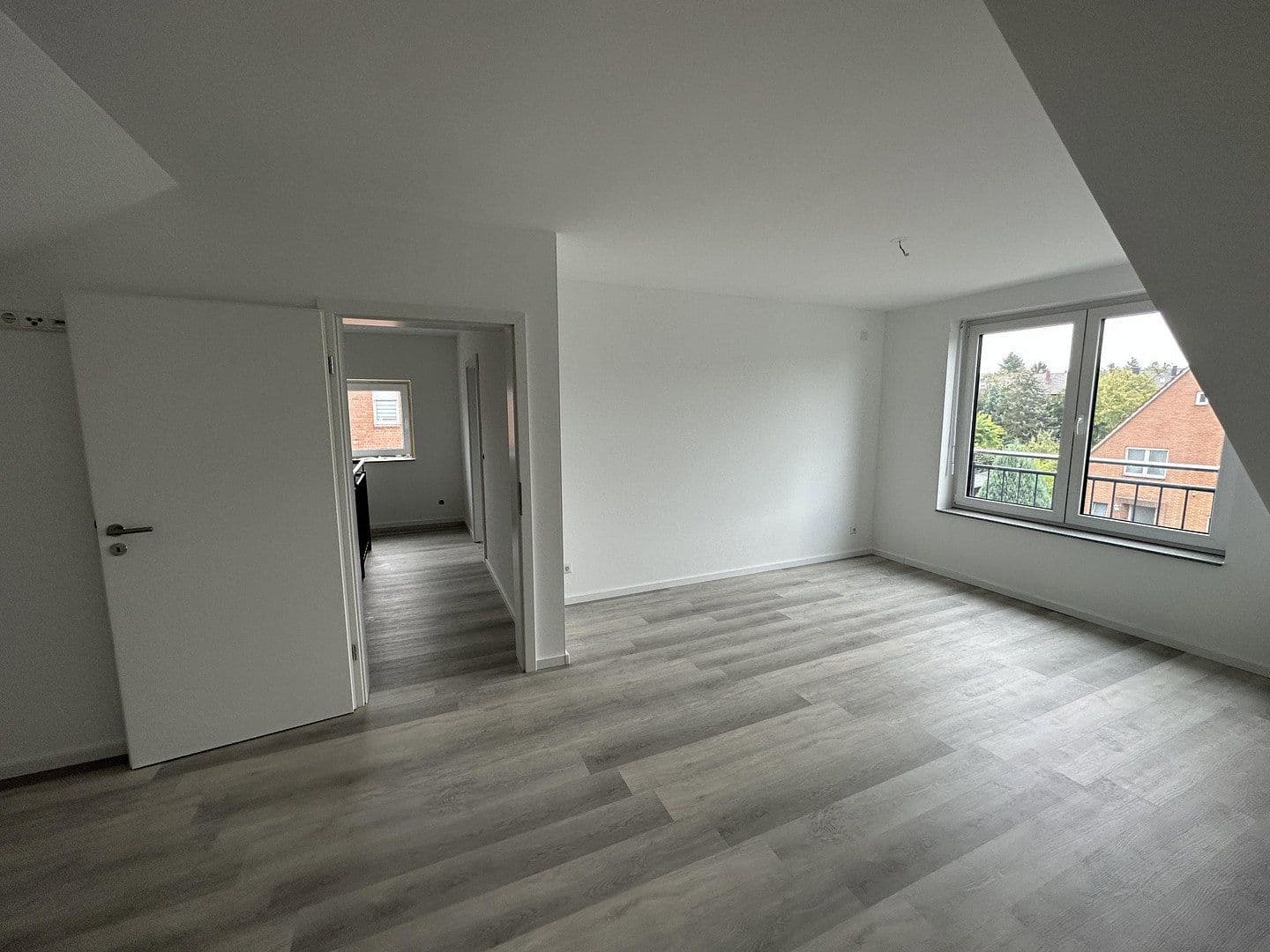 Pronájem bytu 4+1 116 m², Bachstraße 10, Bergheim, Severní Porýní-Vestfálsko Pronájem bytu 4+1 116 m², Bachstraße 10, Bergheim, Severní Porýní-Vestfálsko