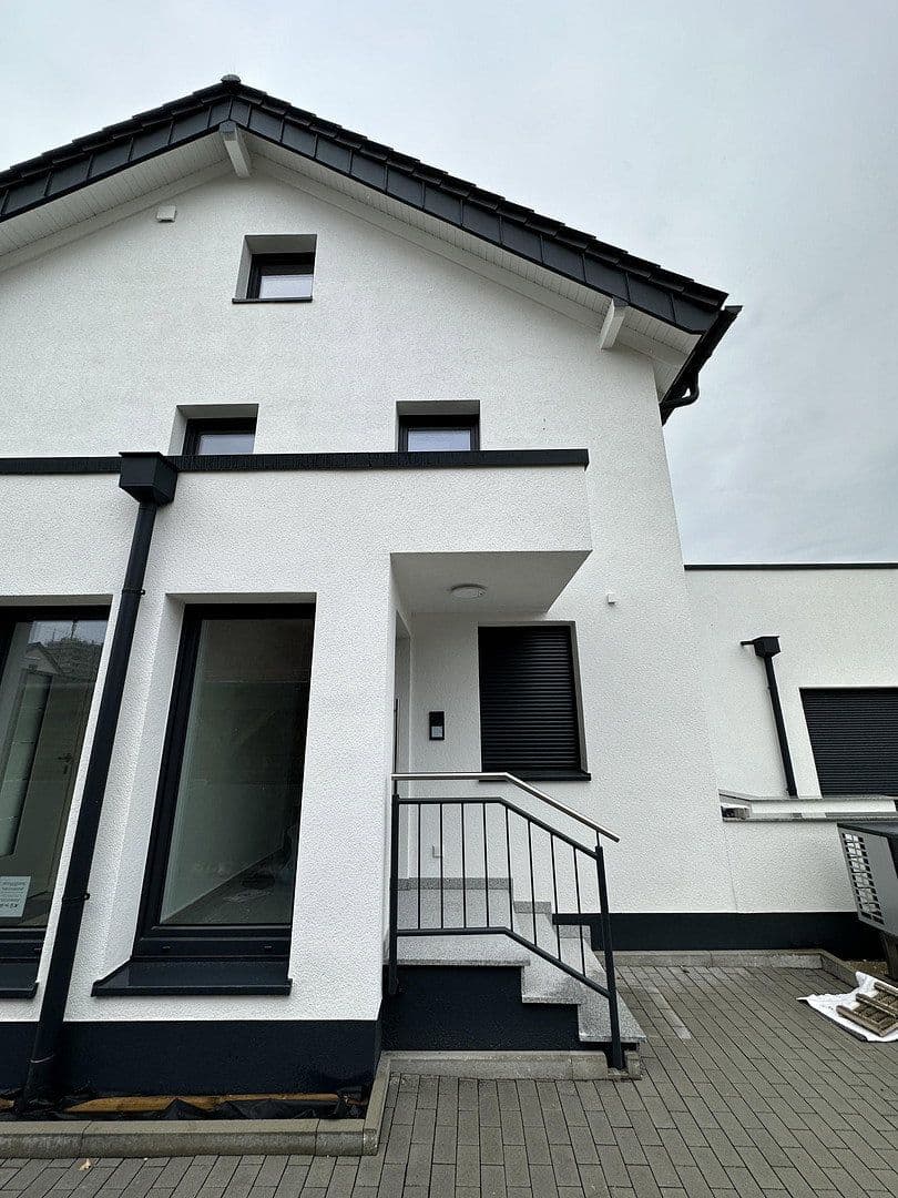 Pronájem bytu 4+1 116 m², Bachstraße 10, Bergheim, Severní Porýní-Vestfálsko Pronájem bytu 4+1 116 m², Bachstraße 10, Bergheim, Severní Porýní-Vestfálsko