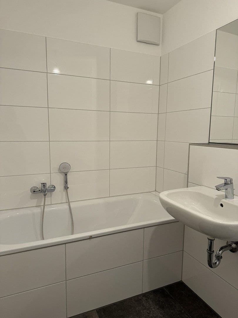 Pronájem bytu 3+1 92 m², Stresemannstraße / Ahornweg, Frechen, Severní Porýní-Vestfálsko Pronájem bytu 3+1 92 m², Stresemannstraße / Ahornweg, Frechen, Severní Porýní-Vestfálsko