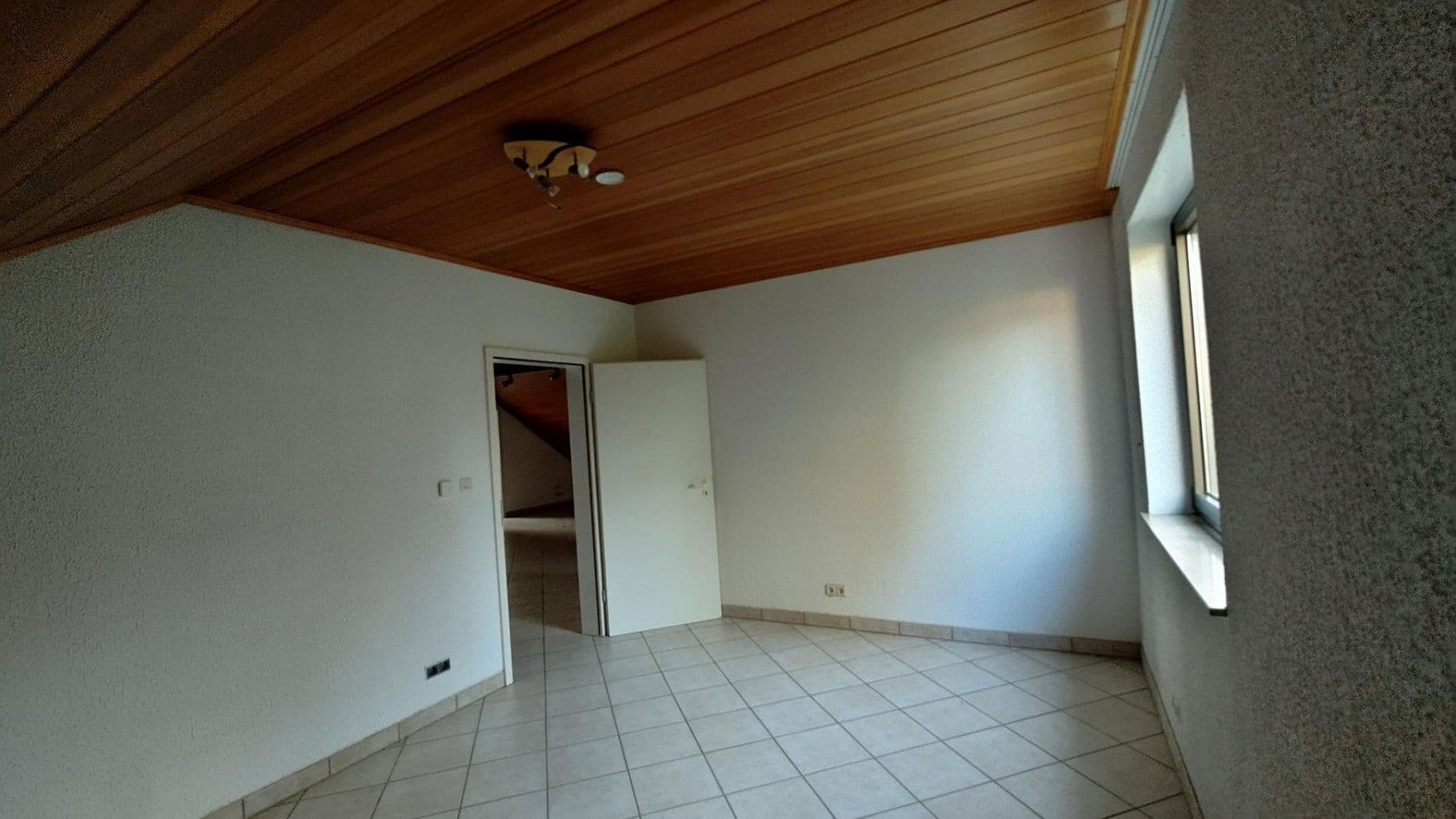 Pronájem bytu 3+1 88 m², Bickenbach, Hessen Pronájem bytu 3+1 88 m², Bickenbach, Hessen