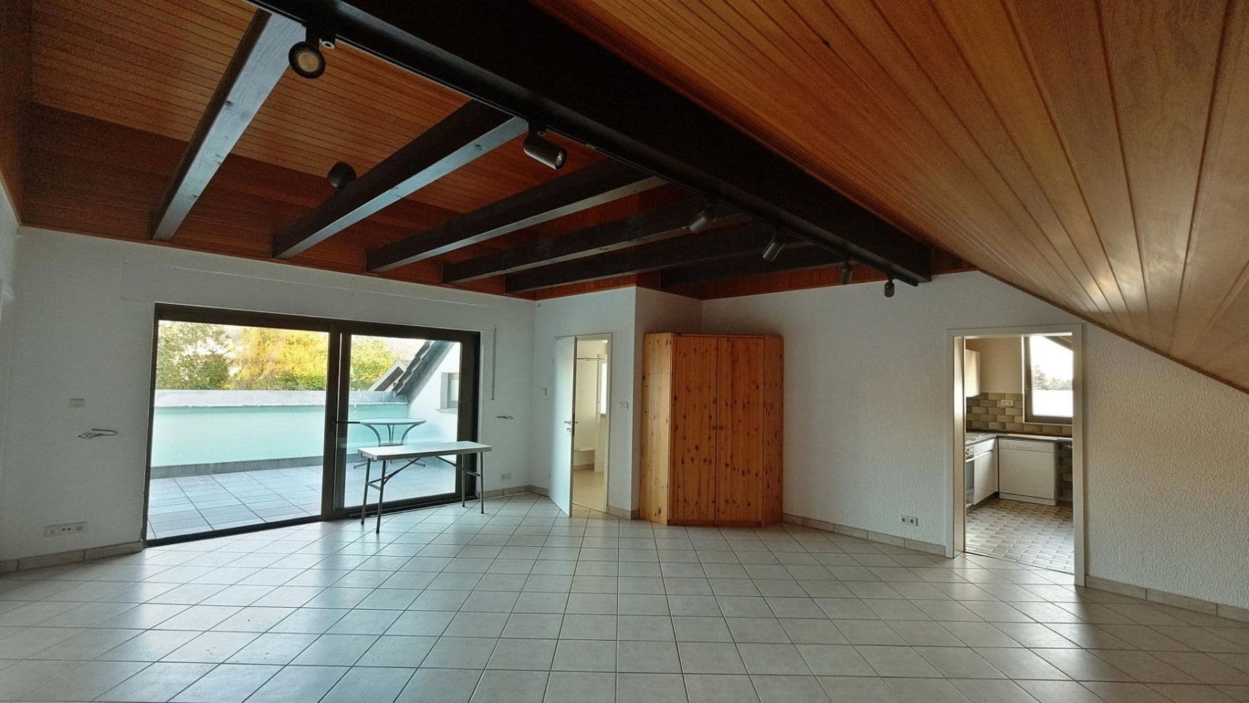 Pronájem bytu 3+1 88 m², Bickenbach, Hessen Pronájem bytu 3+1 88 m², Bickenbach, Hessen