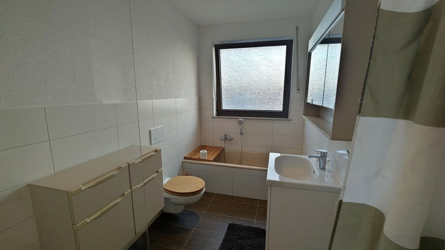 Pronájem bytu 3+1 88 m², Bickenbach, Hessen Pronájem bytu 3+1 88 m², Bickenbach, Hessen