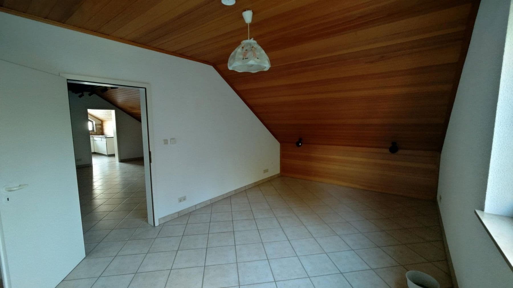Pronájem bytu 3+1 88 m², Bickenbach, Hessen Pronájem bytu 3+1 88 m², Bickenbach, Hessen