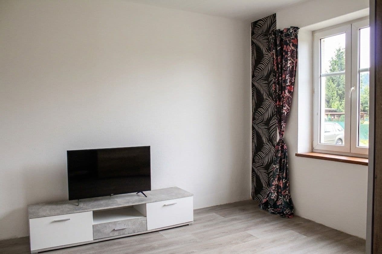 Prodej bytu 1+1 38 m², Žirecká, Dvůr Králové nad Labem, Královéhradecký kraj Prodej bytu 1+1 38 m², Žirecká, Dvůr Králové nad Labem, Královéhradecký kraj