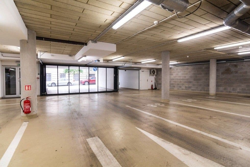 Pronájem garáže 15 m², Přadlácká, Brno, Jihomoravský kraj Pronájem garáže 15 m², Přadlácká, Brno, Jihomoravský kraj