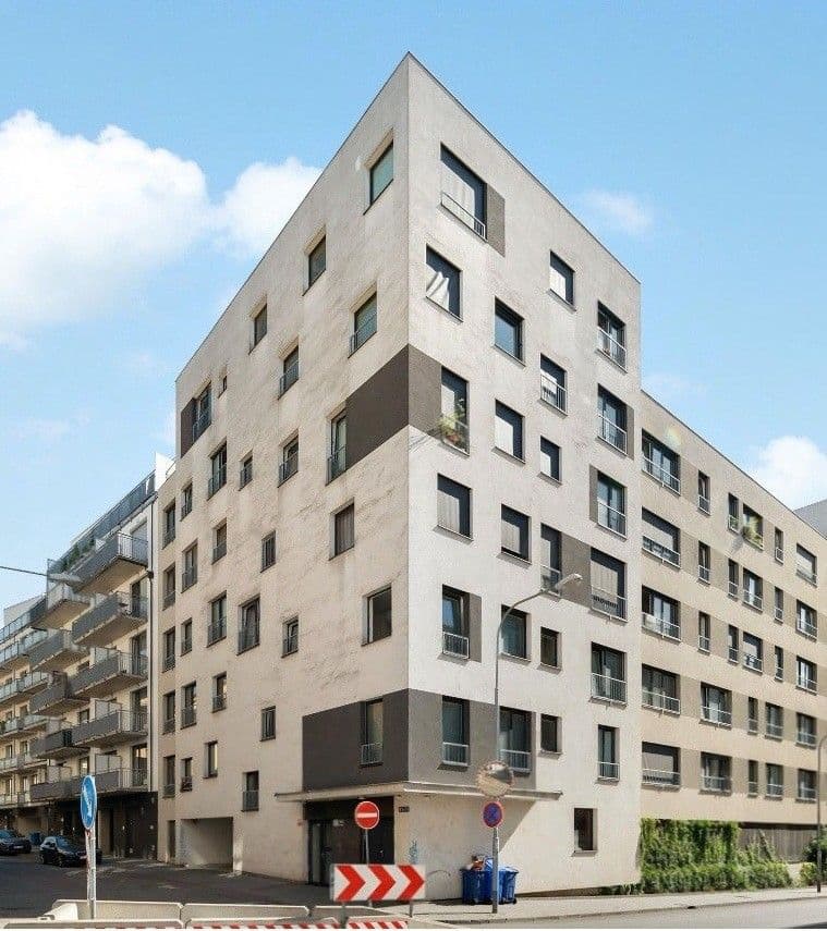 Pronájem garáže 15 m², Přadlácká, Brno, Jihomoravský kraj Pronájem garáže 15 m², Přadlácká, Brno, Jihomoravský kraj