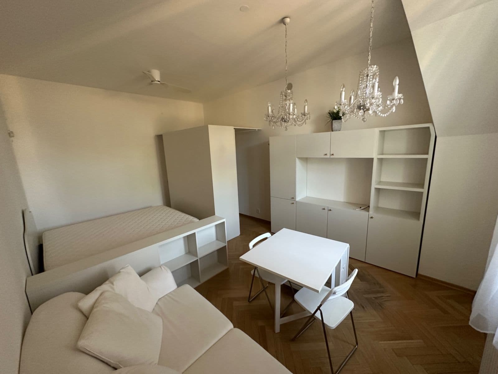 Pronájem bytu 1+kk 31 m², Valentinská, Praha, Praha Pronájem bytu 1+kk 31 m², Valentinská, Praha, Praha
