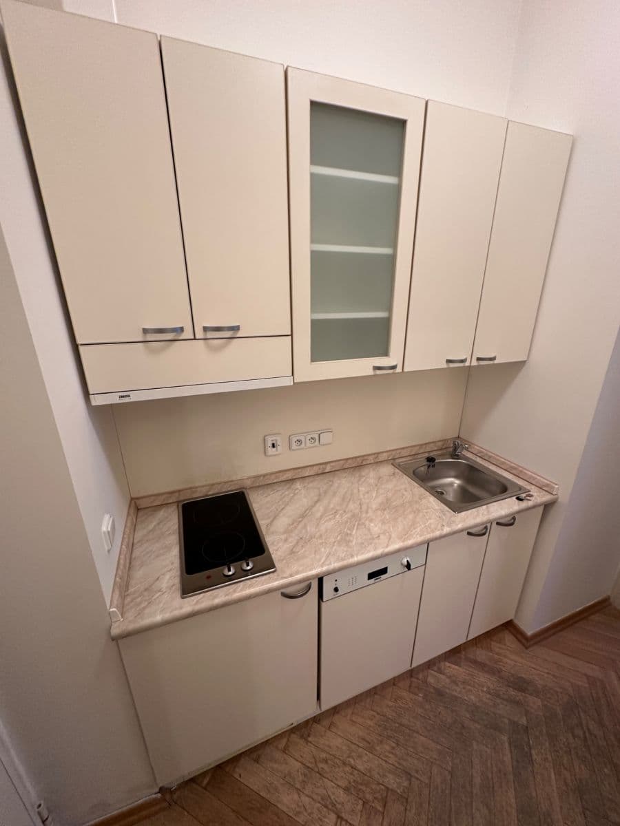Pronájem bytu 1+kk 31 m², Valentinská, Praha, Praha Pronájem bytu 1+kk 31 m², Valentinská, Praha, Praha